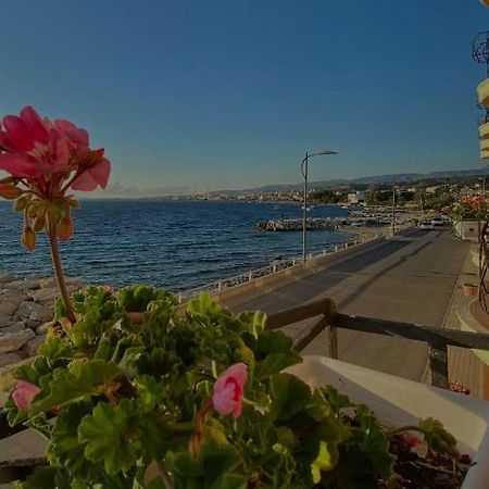 Hotel La Lampara Reggio di Calabria Bagian luar foto