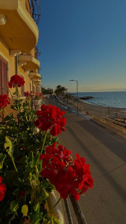 Hotel La Lampara Reggio di Calabria Bagian luar foto
