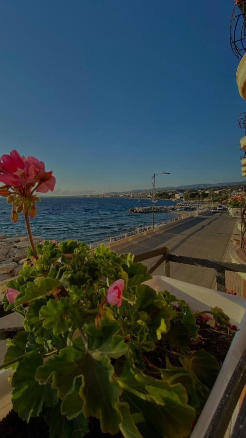 Hotel La Lampara Reggio di Calabria Bagian luar foto